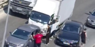 PENDİK'TE TEHLİKELİ ŞERİT DEĞİŞİKLİĞİ CEZAYLA SON BULDU