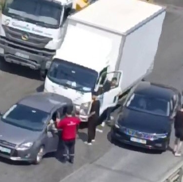 PENDİK'TE TEHLİKELİ ŞERİT DEĞİŞİKLİĞİ CEZAYLA SON BULDU