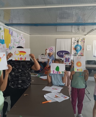 çocuklar için yola çıkıyor!