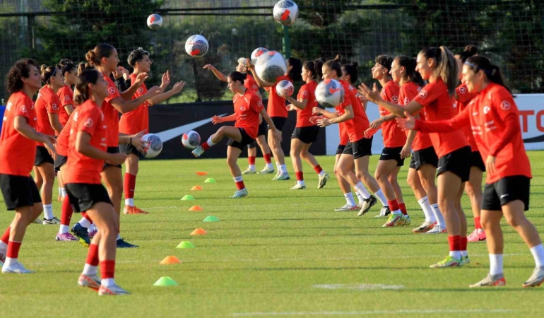 A Milli Kadın Futbol Takımı, İsviçre ve Macaristan maçları hazırlıklarını sürdürdü