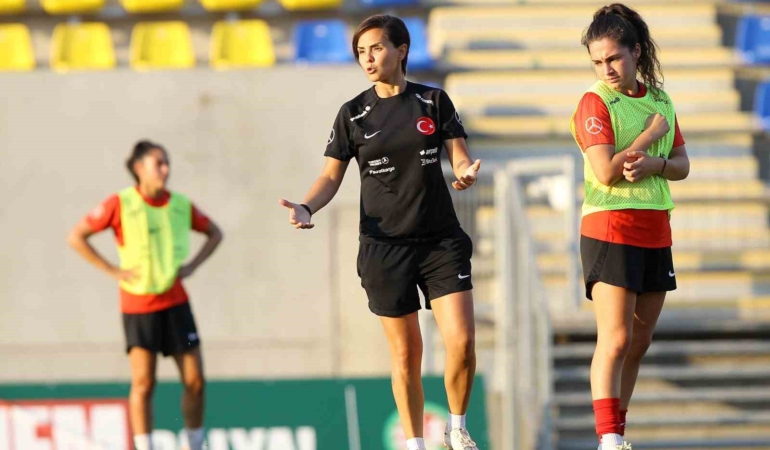 A Milli Kadın Futbol Takımı, Macaristan maçının hazırlıklarını tamamladı