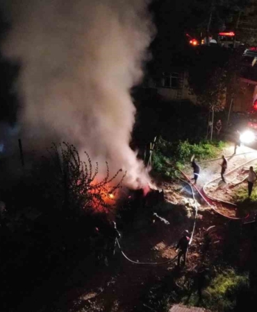 Alevlere teslim olan baraka küle döndü