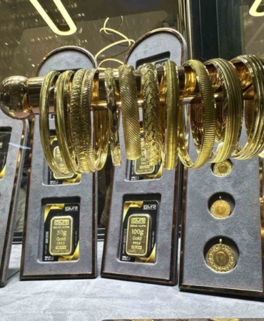 Altın tarihi zirvesini gördükten sonra yeni haftaya düşüşle başladı