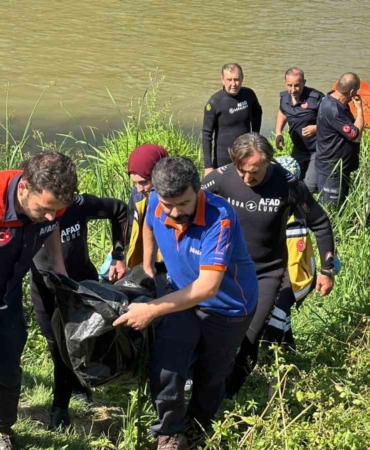 Arkadaşları ile girdiği Sakarya Nehri’nden cansız bedeni çıktı