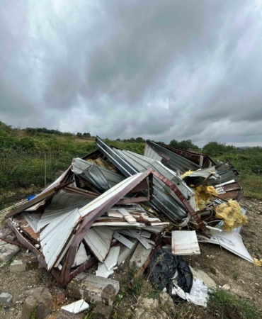 Arnavutköy’de 23 kaçak yapı daha yıkıldı