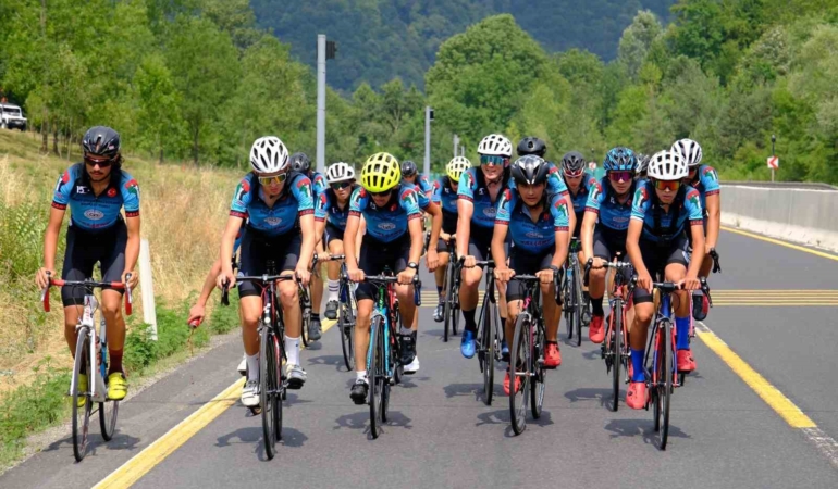 Arnavutköy’den yola çıkan bisikletçiler Bolu’ya ulaştı