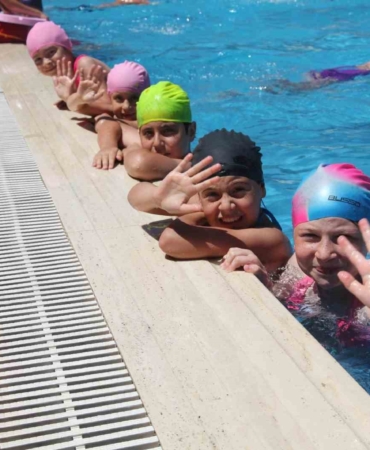 Ataşehir Belediyesi’nden çocuklara bir müjde daha: Ücretsiz yüzme kursu başlıyor