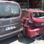 Ataşehir’de ehliyetsiz sürücü park halindeki 3 araca çarptı: 1 yaralı