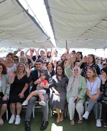 Ataşehirli kadınlar Boğaz’da unutulmaz bir gün geçirdi