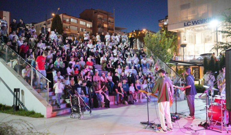 Atatürk Parkı, ‘Zaman Meselesi’ konseriyle renklendi
