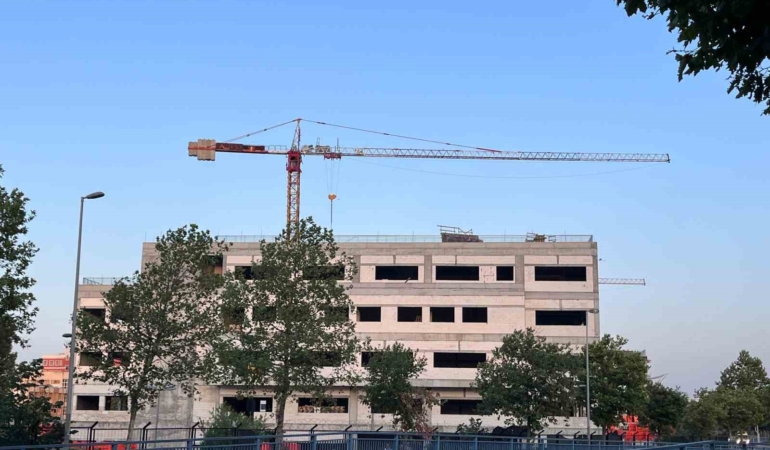 Avcılar’da şantiyede kafasına demir saplanan işçi hayatını kaybetti