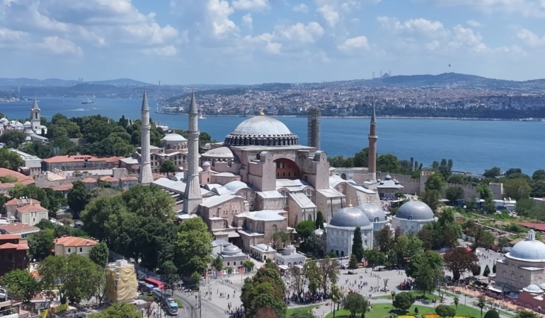 Ayasofya-i Kebir Cami-i Şerifi ibadete açılışının 4. yıl dönümünde havadan görüntülendi