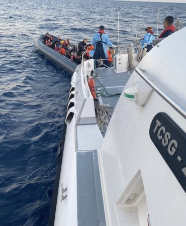 Ayvacık açıklarında 49 kaçak göçmen yakalandı