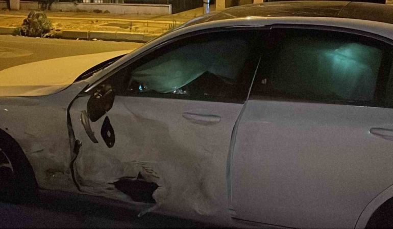 Bakırköy’de iki araç çarpıştı, 3 kişi yaralandı