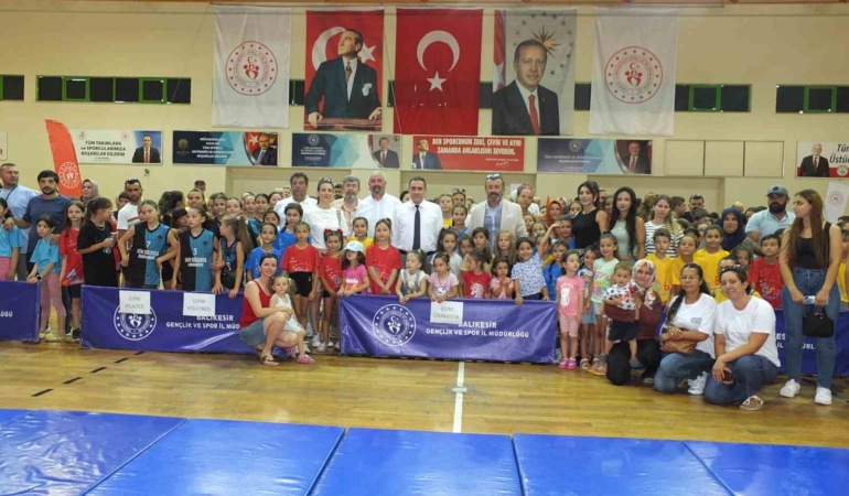 Balıkesir’de yaz spor okullarına bin 200 çocuk katılıyor