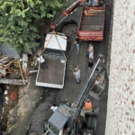 Bayrampaşa’da etkili olan yağmurun etkisiyle İSKİ rögar hattı çöktü