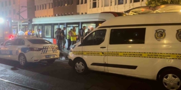 Beyazıt’ta raylara düşen adam tramvayın altında kalarak öldü