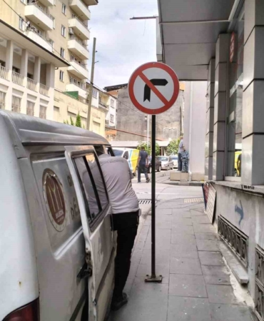 Bilecik Belediyesi’nden yön tabelası çalışması