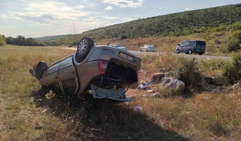 Bilecik’te takla atan otomobil şarampole yuvarlandı: 2 yaralı