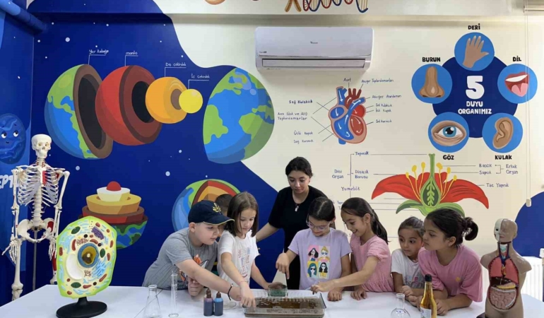 Bilgievi yaz okullarında hem eğleniyor hem öğreniyorlar