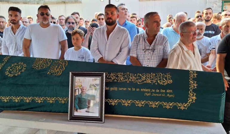 Bindiği bota tekne çarpmıştı: 6 saatlik arama sonucu cansız bedeni bulunan adam toprağa verildi