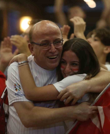 Binlerce Bursalı milli maçı beraber izledi