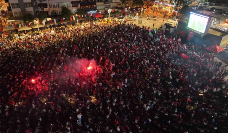 Binlerce Kocaelili tek yürek oldu, gol sevinci görülmeye değerdi