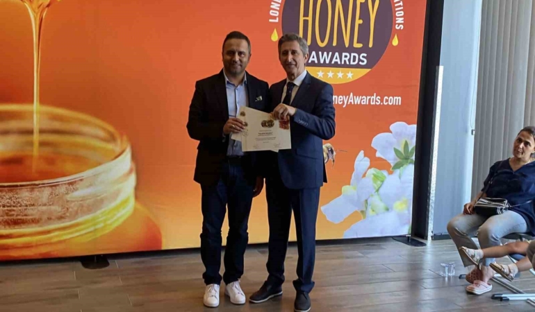 Bitlis balına Londra’dan ‘Altın Bal’ ödülü