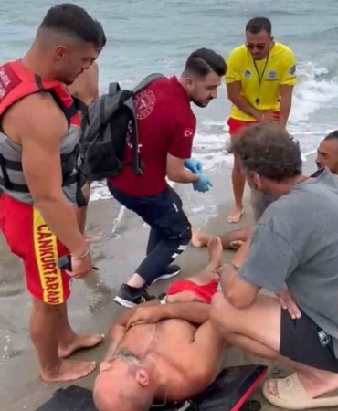 Boğulma vakasına giden cankurtaran kontrolündeki jet ski takla attı: 2 cankurtaran yaralandı