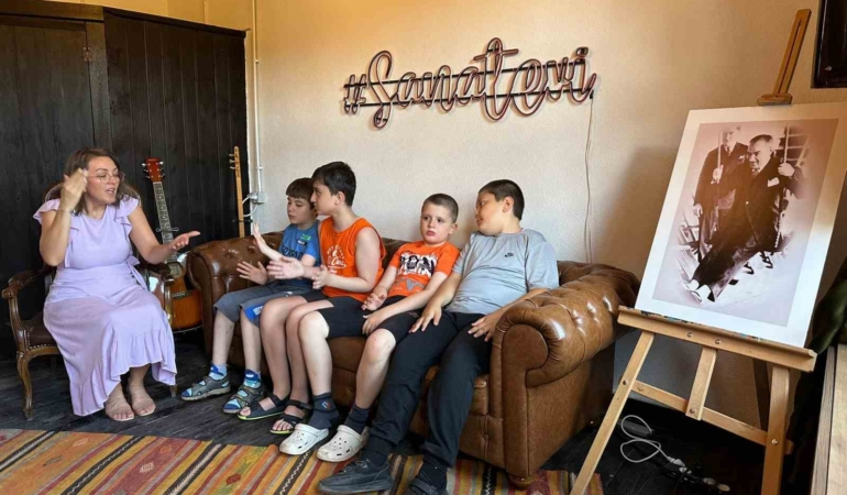 Bozüyük’te çocuklar Sanatevi’nde güzel bir yaz tatili geçiriyor