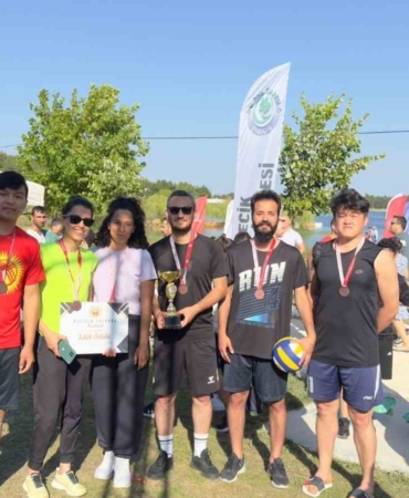 BŞEÜ öğrencileri ve personelleri plaj voleyboluna damga vurdu