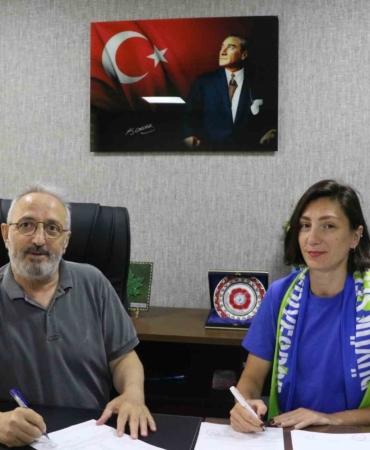 Bursa Büyükşehir Belediyespor’da Betül Yılmaz da imzaladı