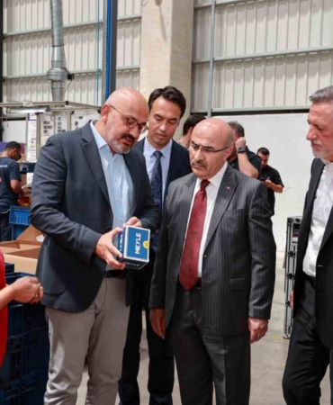Bursa Valisi Mahmut Demirtaş, TEKNOSAB’ı ziyaret etti