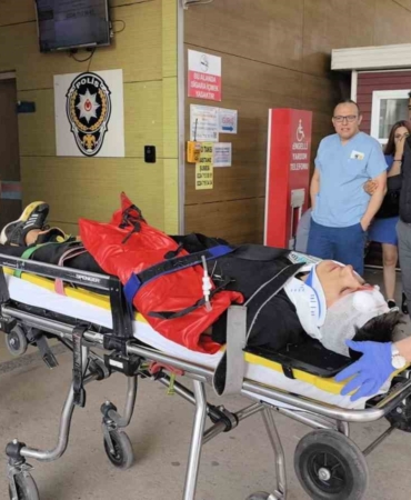 Bursa’da minibüs tarlaya uçtu, sürücü yaralandı