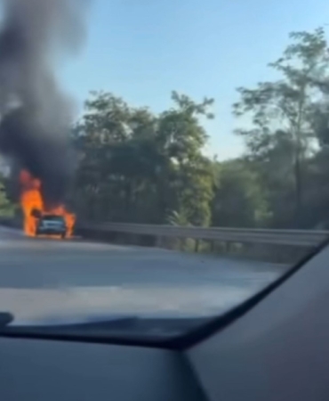 Bursa’da otomobil alev alev yandı