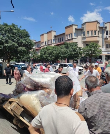 Bursa’da palet üzerinde bulunan gıda ürünlerinin üzerine düştüğü işçi yaralandı