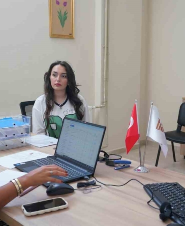 Büyükşehir, gençlerin yanında olmaya devam ediyor