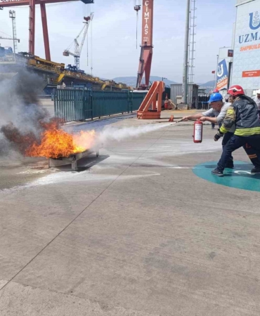 Büyükşehir itfaiyesinden firmaların acil durum ekiplerine eğitim