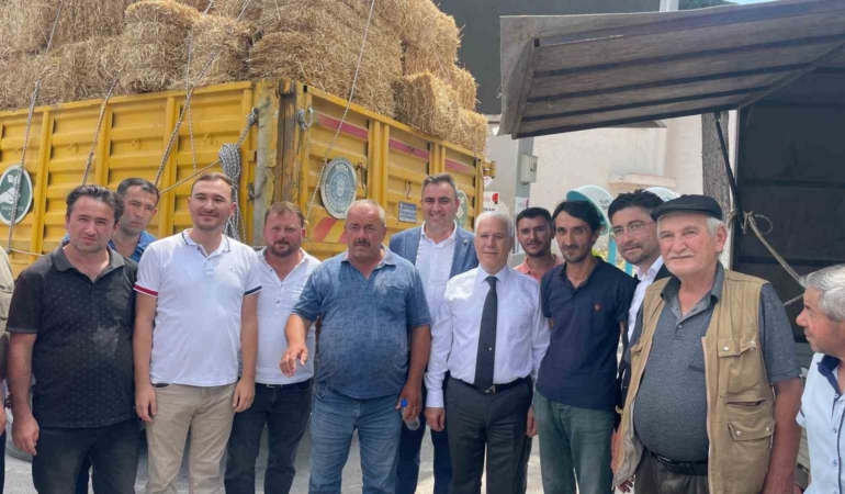Büyükşehirden çiftçiye destek...Başkan Bozbey kendi elleriyle dağıttı