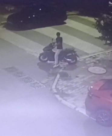 Çaldığı motosikletle kapkaç yaptı