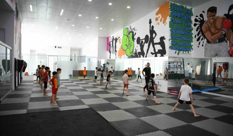 Çayırovalı çocukların yaz spor eğitimleri sürüyor