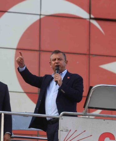 CHP Genel Başkanı Özel: “Mazeret üretmeye gelmedik, icap ederse hepimiz çıkarız çöpleri toplarız”