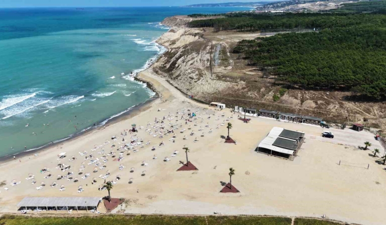 Çiftalan Plajı’na vatandaşlar yoğun ilgi gösteriyor
