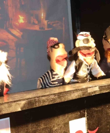 Çocuklar kukla gösterisiyle eğlendi