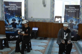 Çocuklar sanal gerçeklik gözlükleriyle Roller Coaster’a bindi