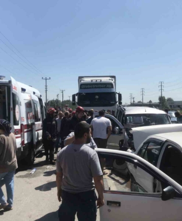 D-100’de zincirleme kaza: 1’i çocuk toplam 5 yaralı