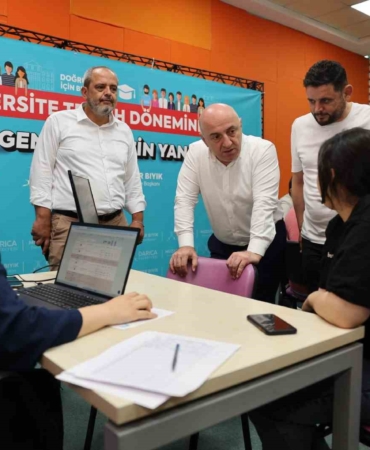 Darıca Belediyesi’nden gençlere üniversite tercih desteği