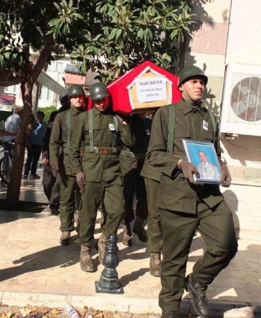 Denizde kalp krizi sonucu hayatını kaybeden emekli astsubay toprağa verildi