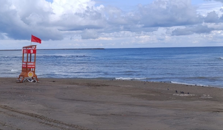 Denize girişlere sağanak engeli