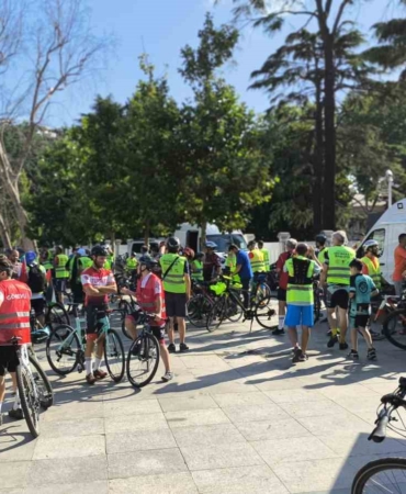Dolmabahçe’den 15 Temmuz Şehitler Anıtı’na Gazze için pedal çevirdiler